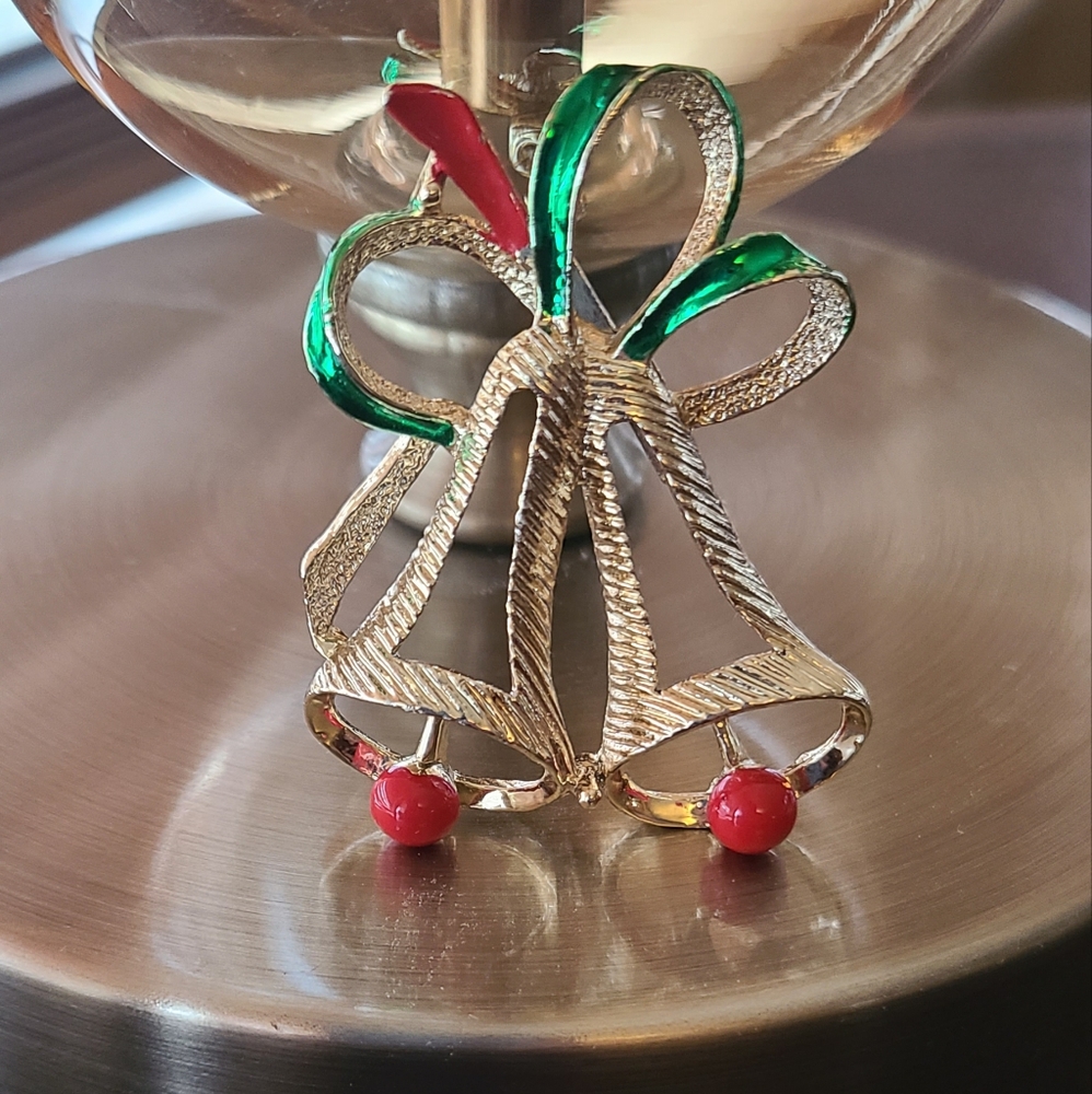 Vintage 60s bell brooch stamped Gerrys
